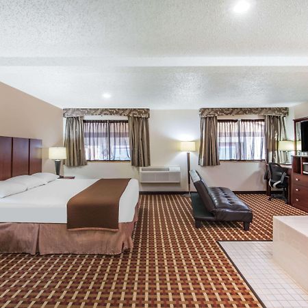 Hotel Super 8 By Wyndham Harlingen Tx Exterior foto