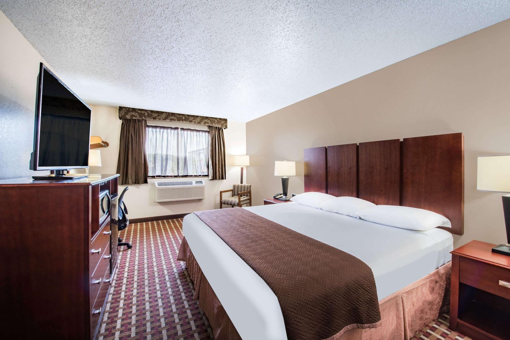 Hotel Super 8 By Wyndham Harlingen Tx Exterior foto