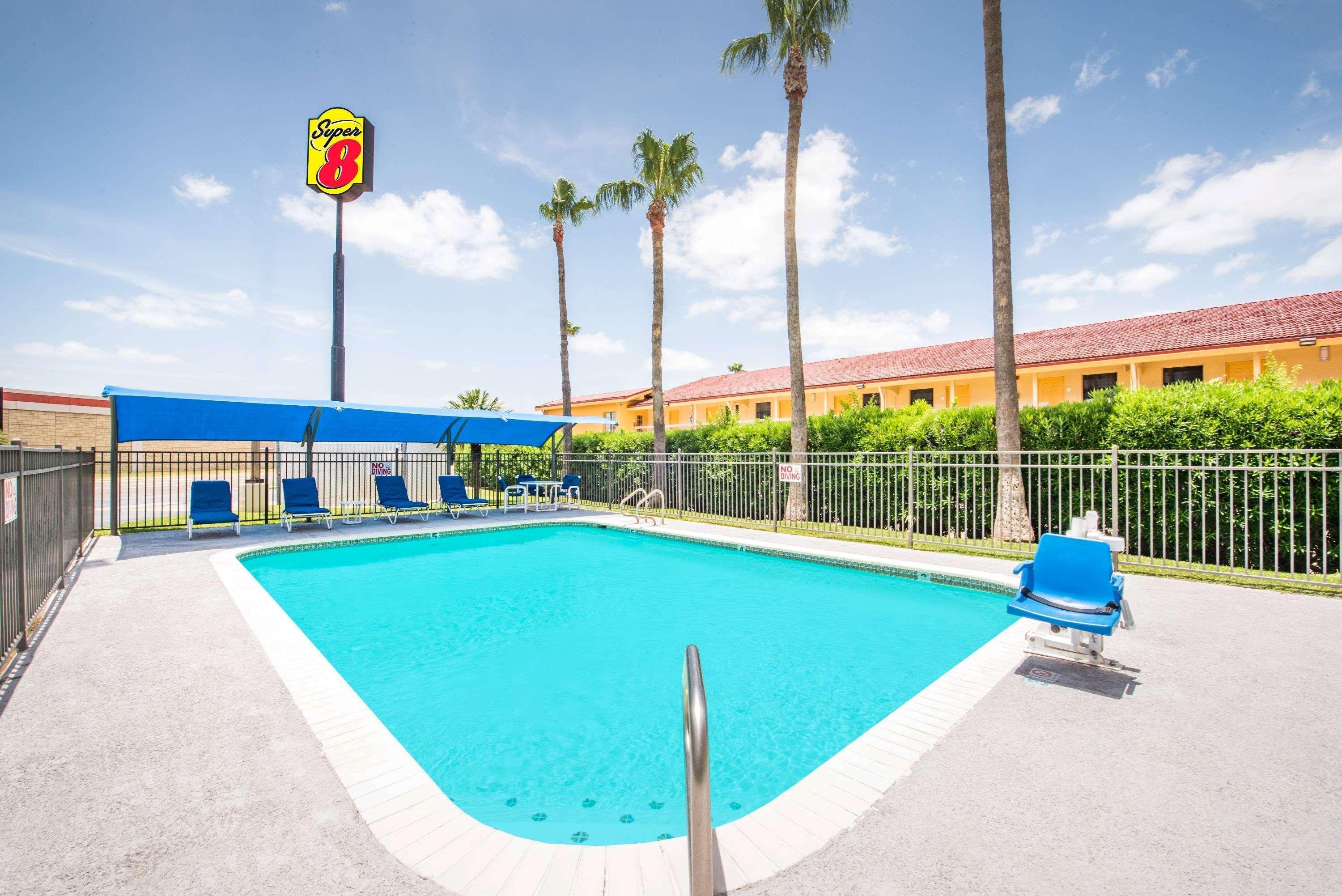 Hotel Super 8 By Wyndham Harlingen Tx Exterior foto